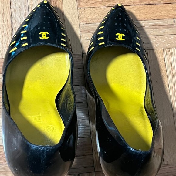 CHANEL PATENT PUMPS BLACK WITH YELLOW DETAIL - Picture 1 of 5